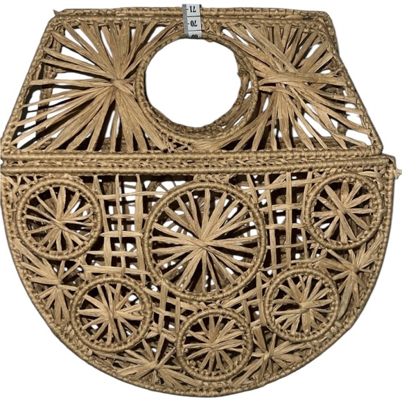 ASOS DESIGN Straw Open Weave Semi-Circle Clutch Bag - Picture 3 of 14